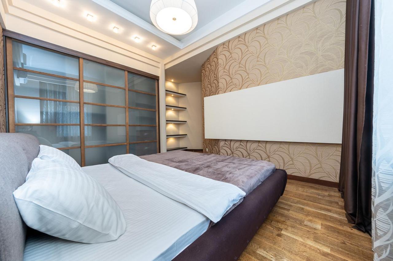 Apartments On Besarabka Kyiv Exterior foto
